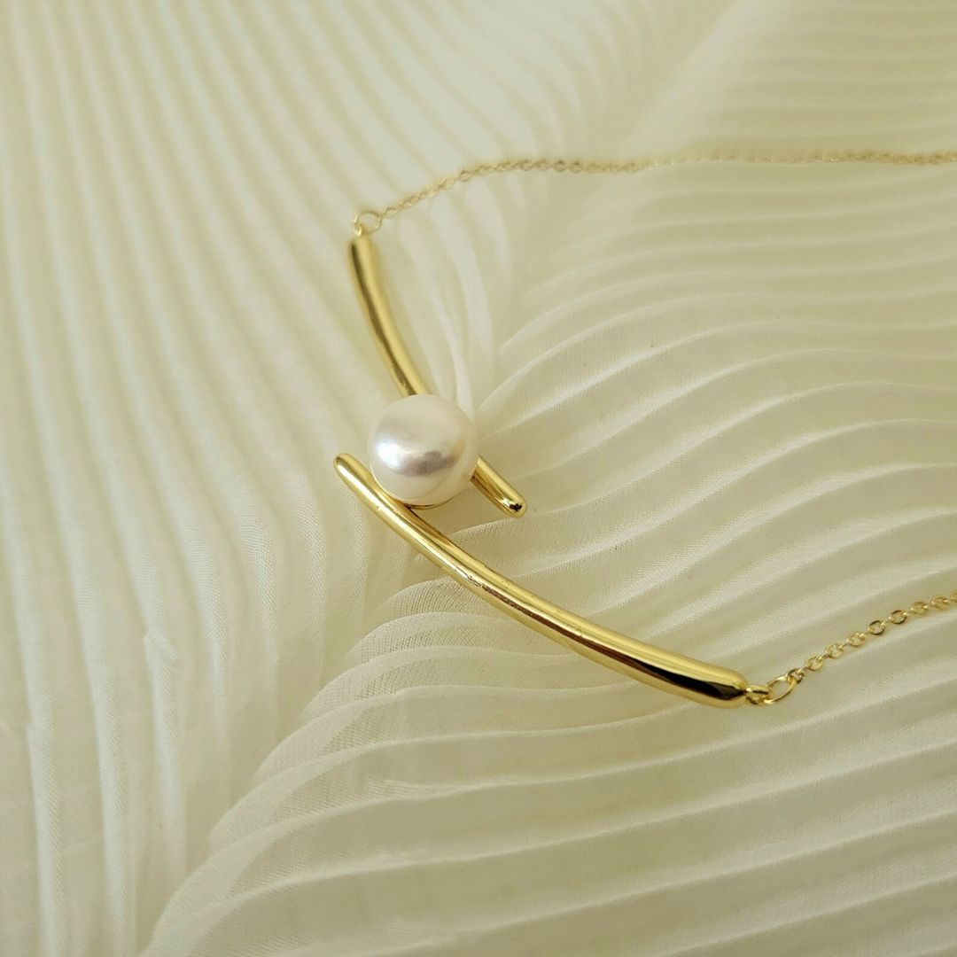 Luna Bar Pearl Necklace