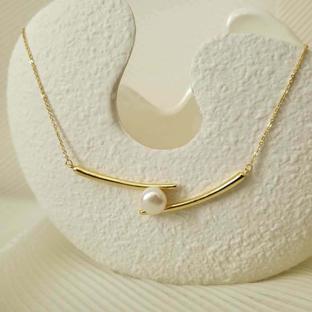 Luna Bar Pearl Necklace
