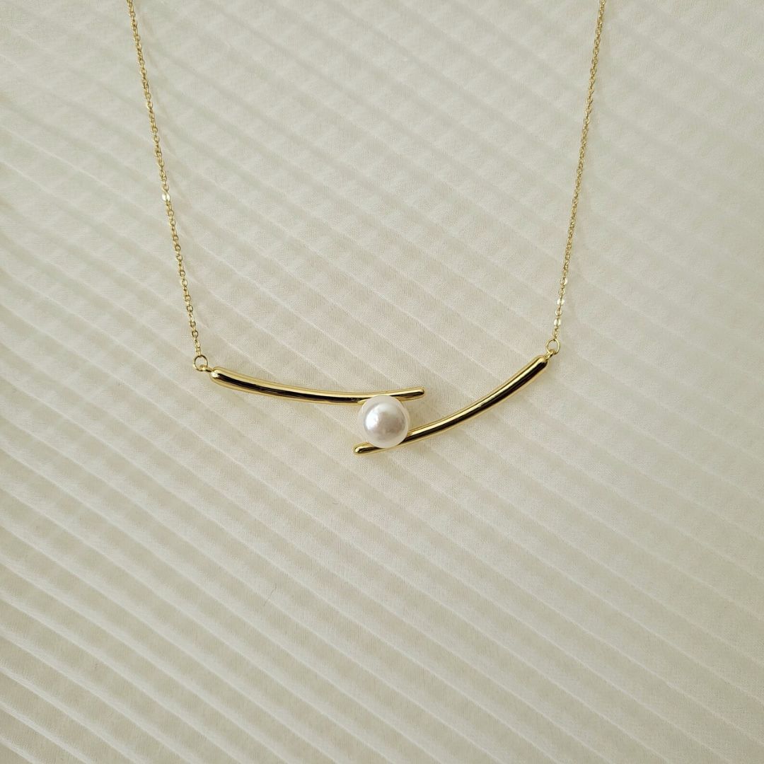 Luna Bar Pearl Necklace