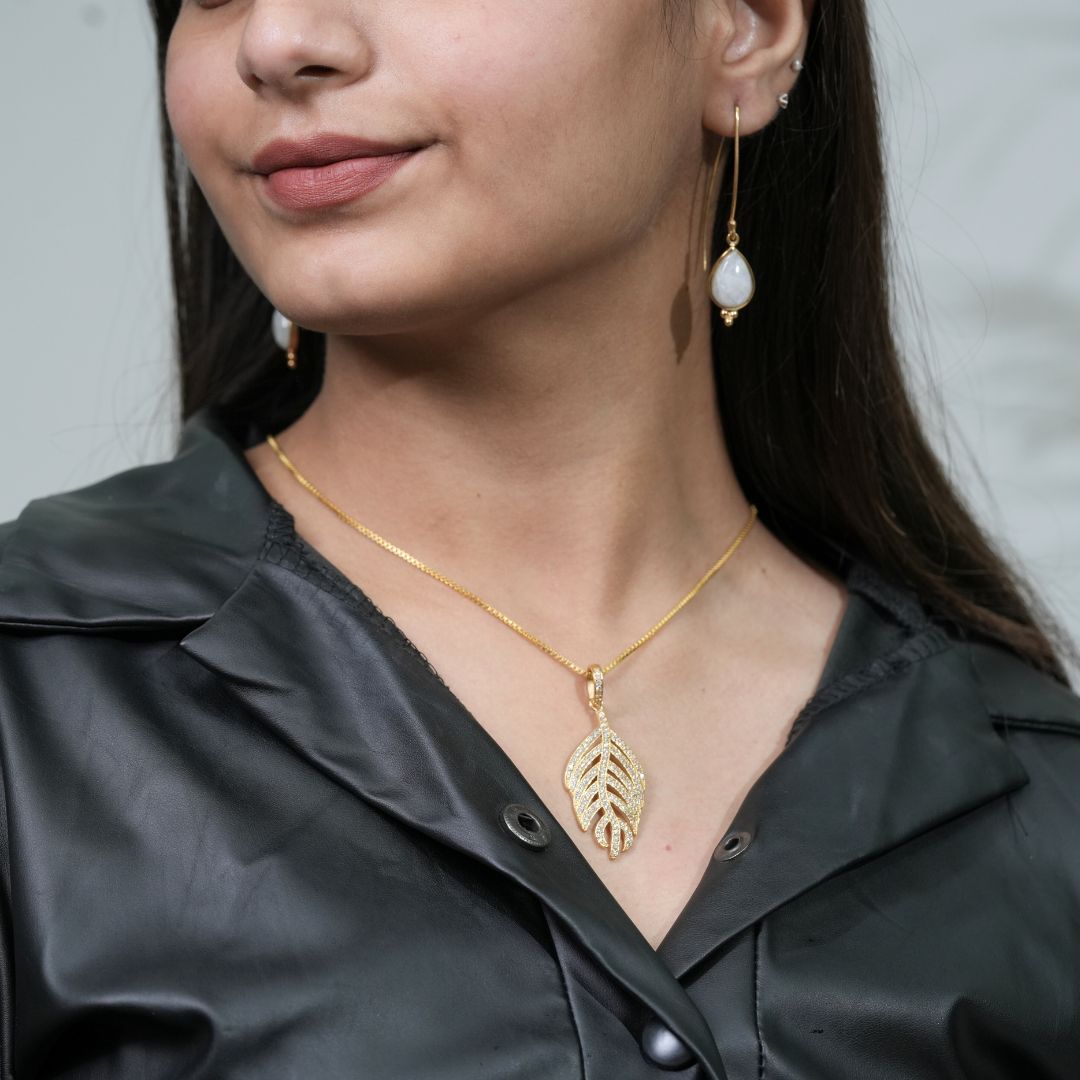 Luxe Leaf Pendant For Women