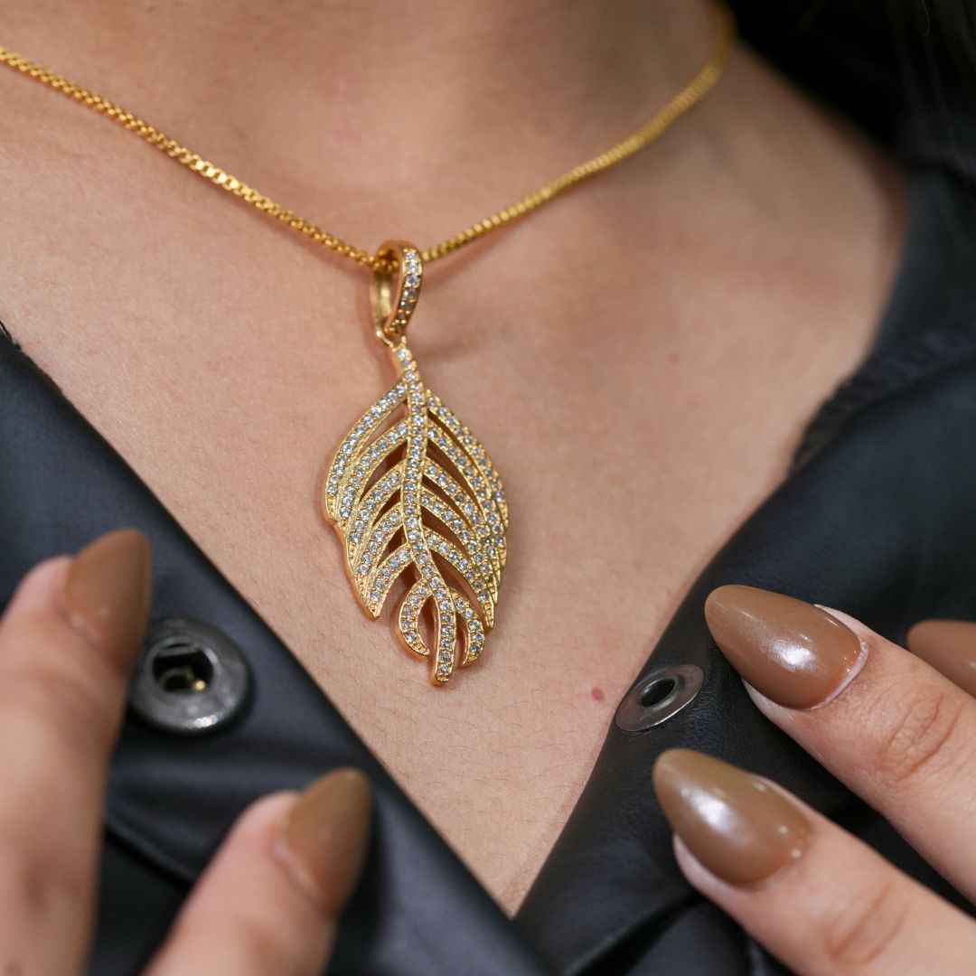 Luxe Leaf Pendant For Women
