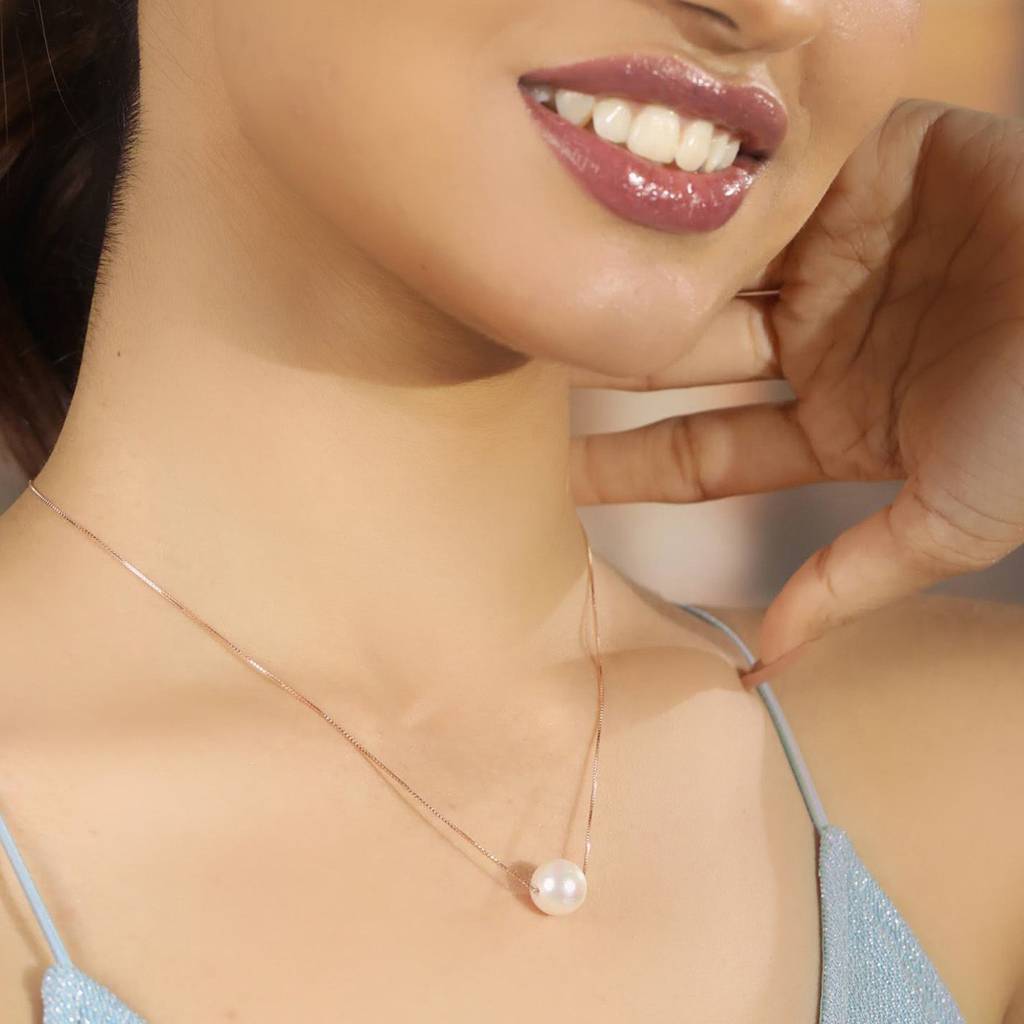 Minimalist Pearl Necklace