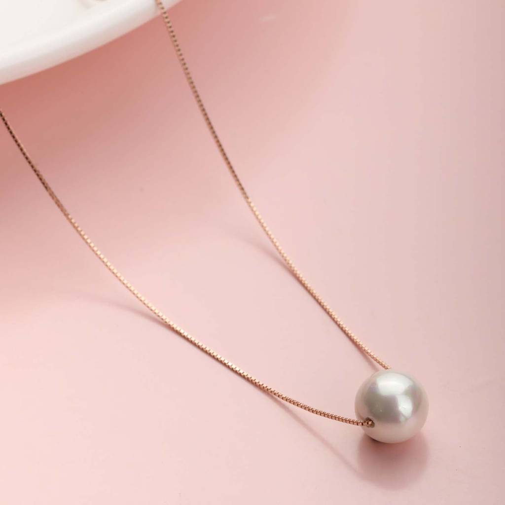 Minimalist Pearl Necklace