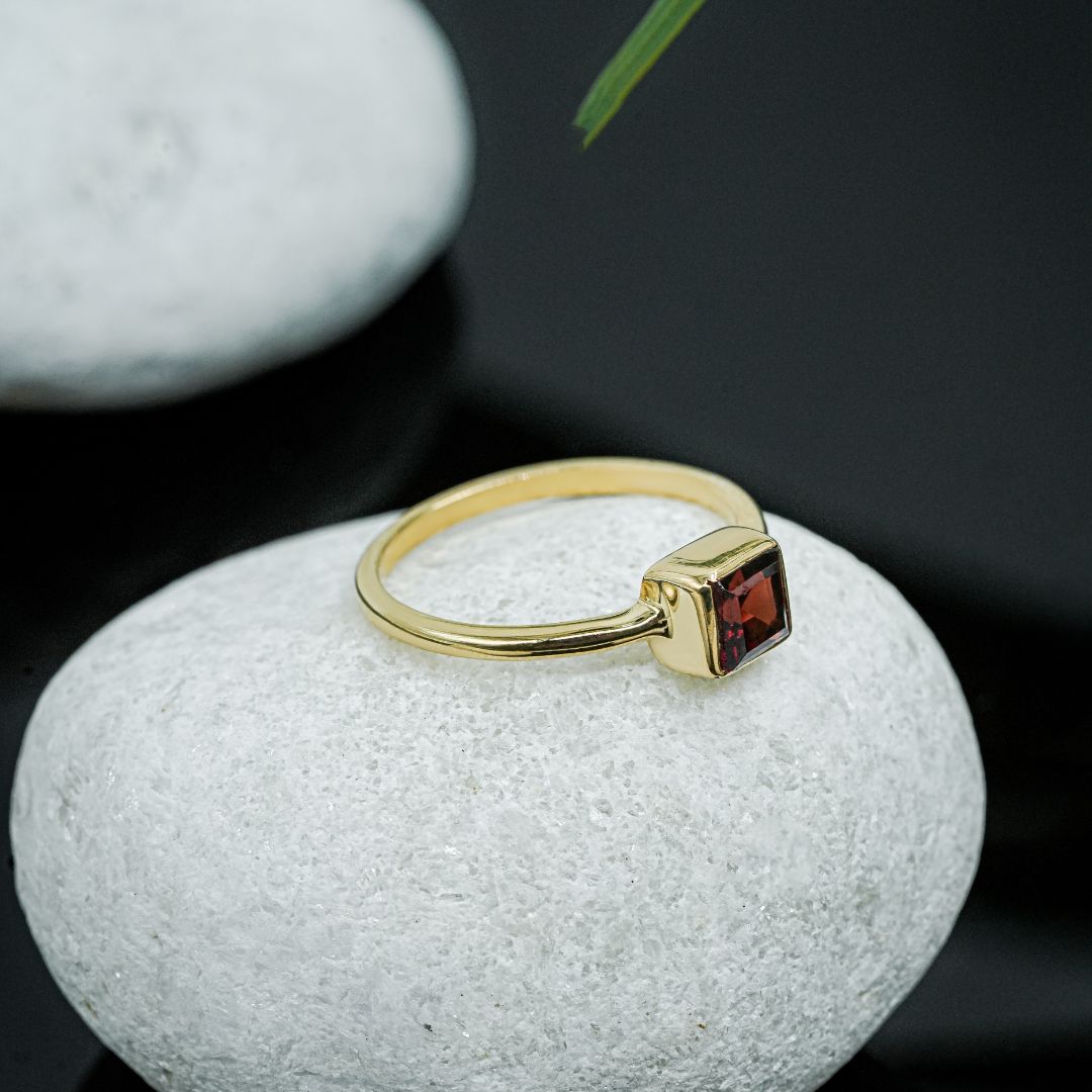 Vintage Ruby Glow Gemstone Ring
