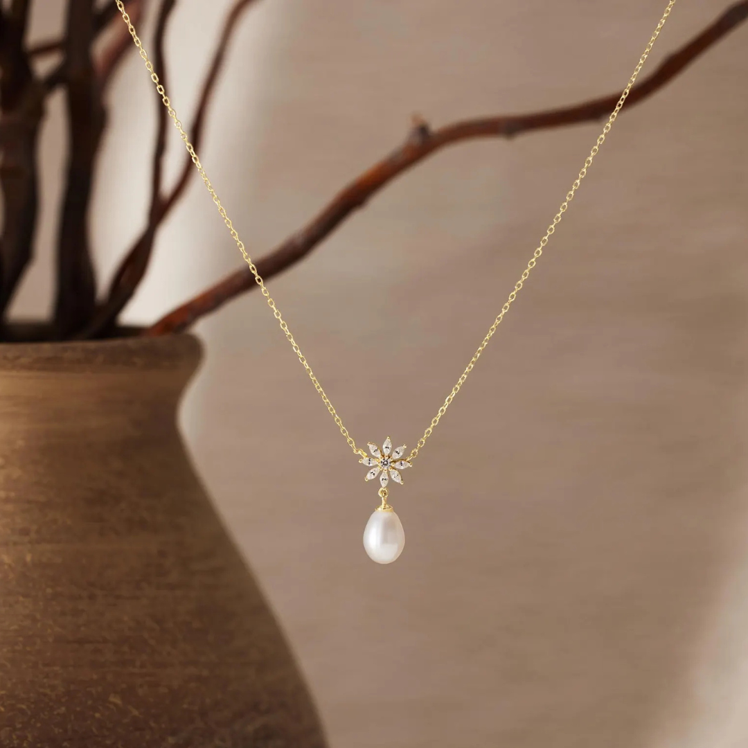 Dainty Flower Pearl Necklace