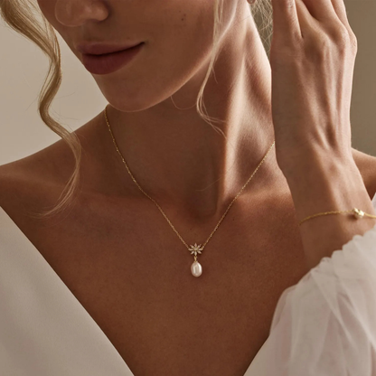 Dainty Flower Pearl Necklace