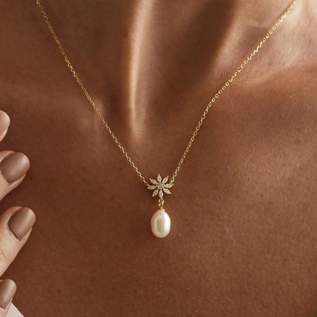 Dainty Flower Pearl Necklace
