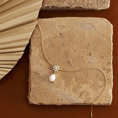 Dainty Flower Pearl Necklace