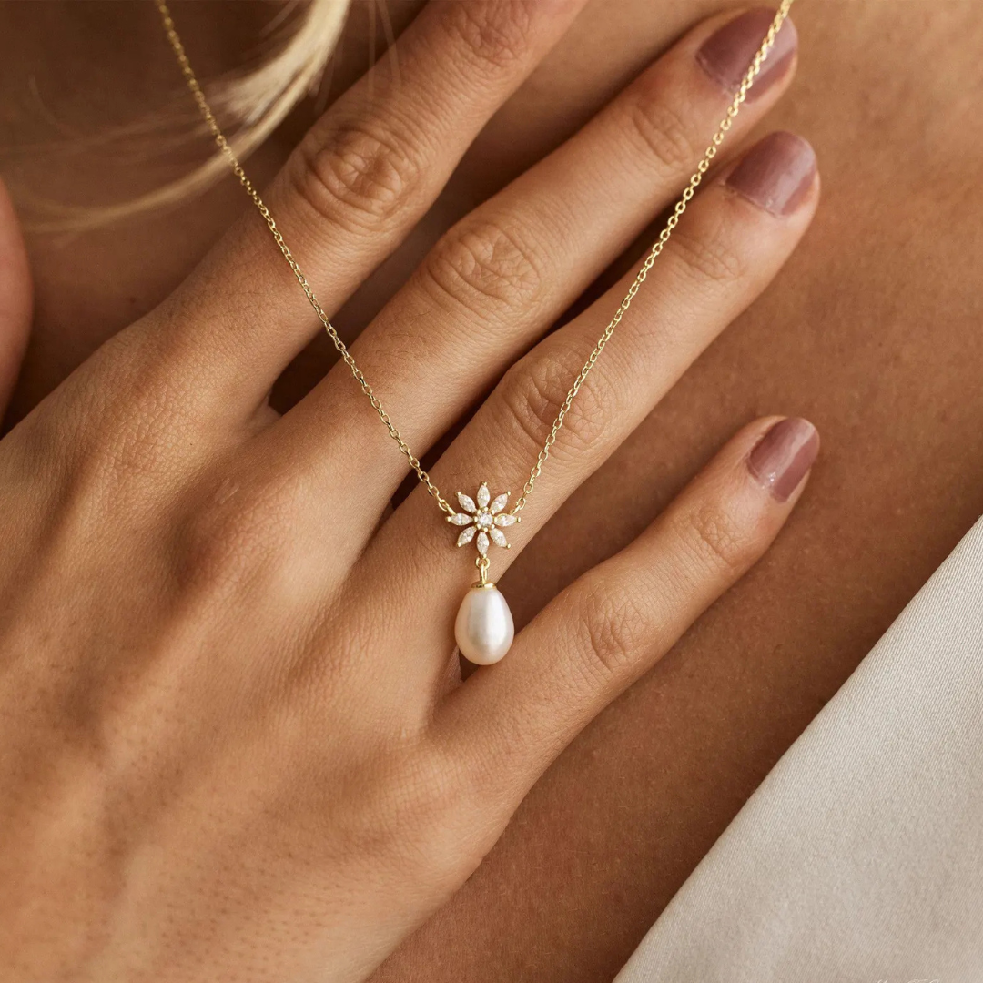 Dainty Flower Pearl Necklace