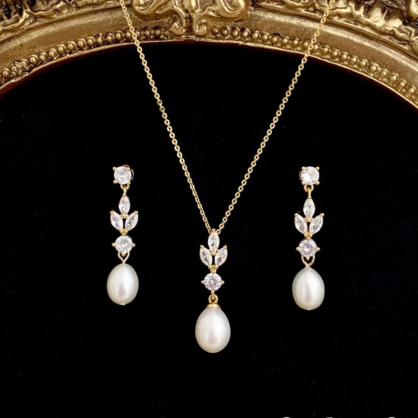 Diamond Leaf Pearl Necklace