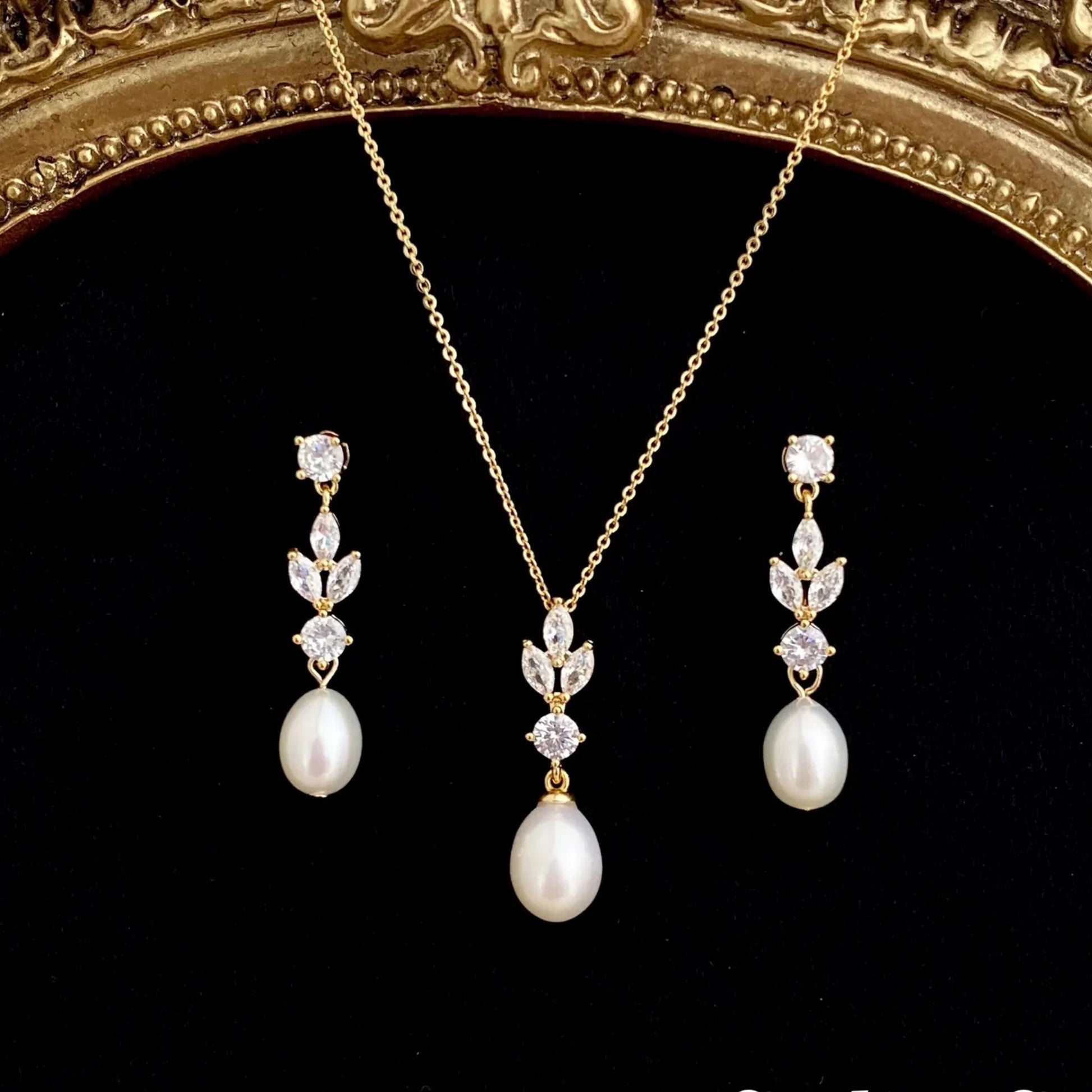 Diamond Leaf Pearl Necklace