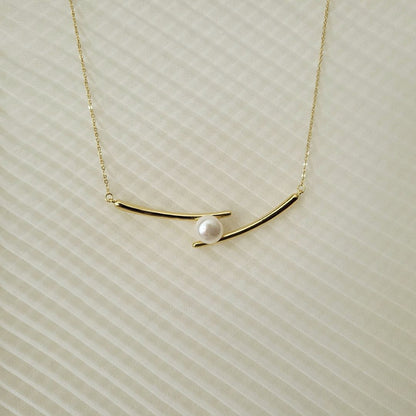 Luna Bar Pearl Necklace
