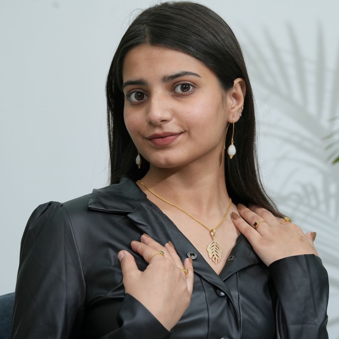 Luxe Leaf Pendant For Women