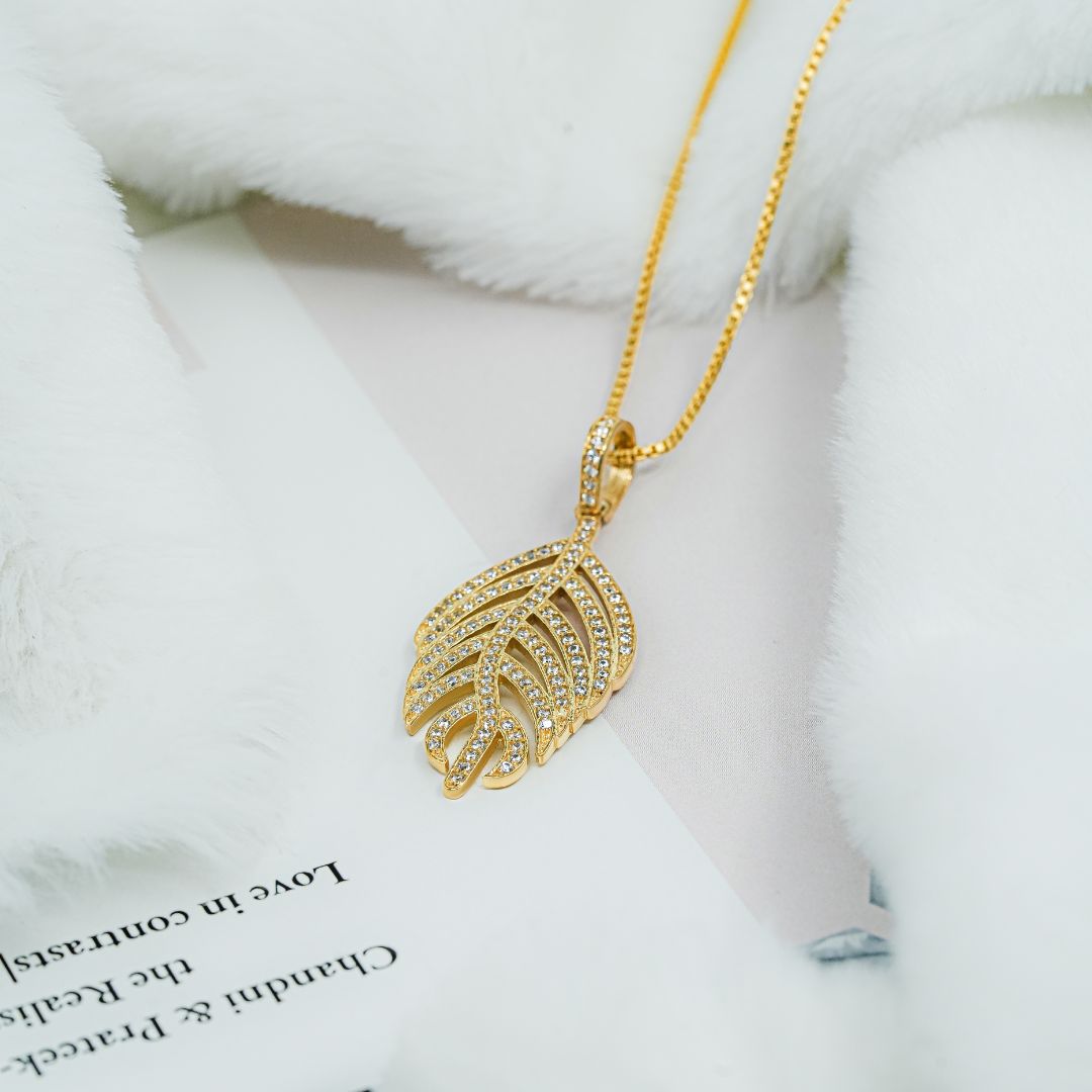 Luxe Leaf Pendant For Women